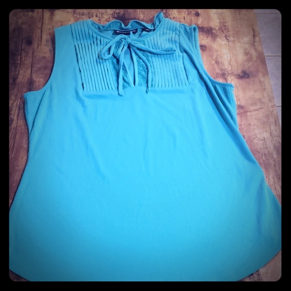 Sleeveless tie blouse